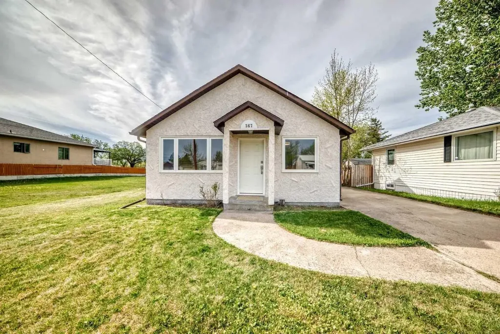 367 47 Avenue W Claresholm AB T0L 0T0