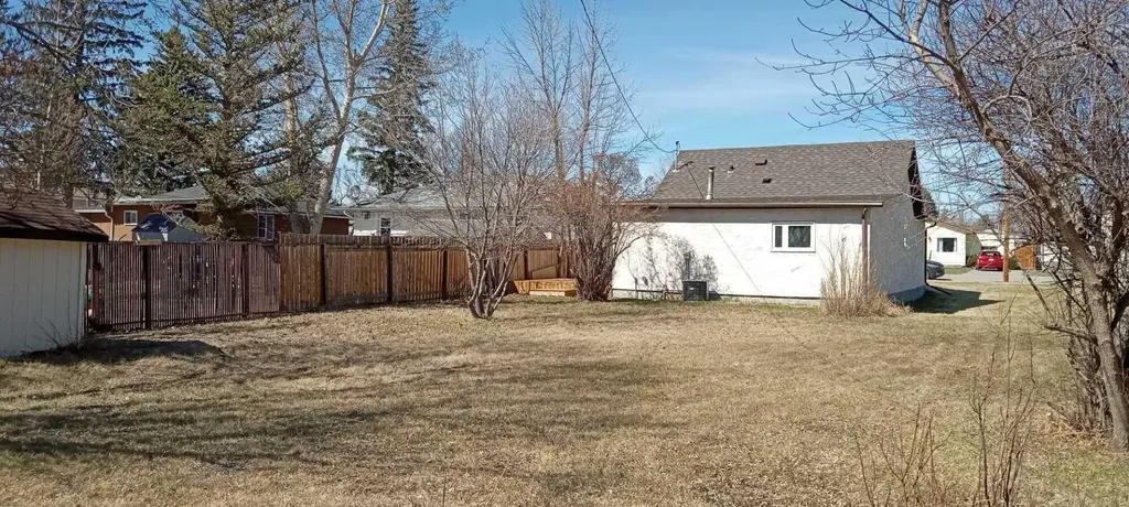 367 47 Avenue W Claresholm AB T0L 0T0