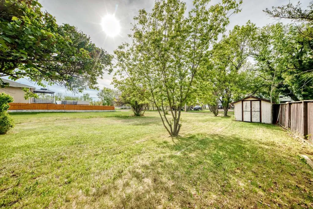 367 47 Avenue W Claresholm AB T0L 0T0