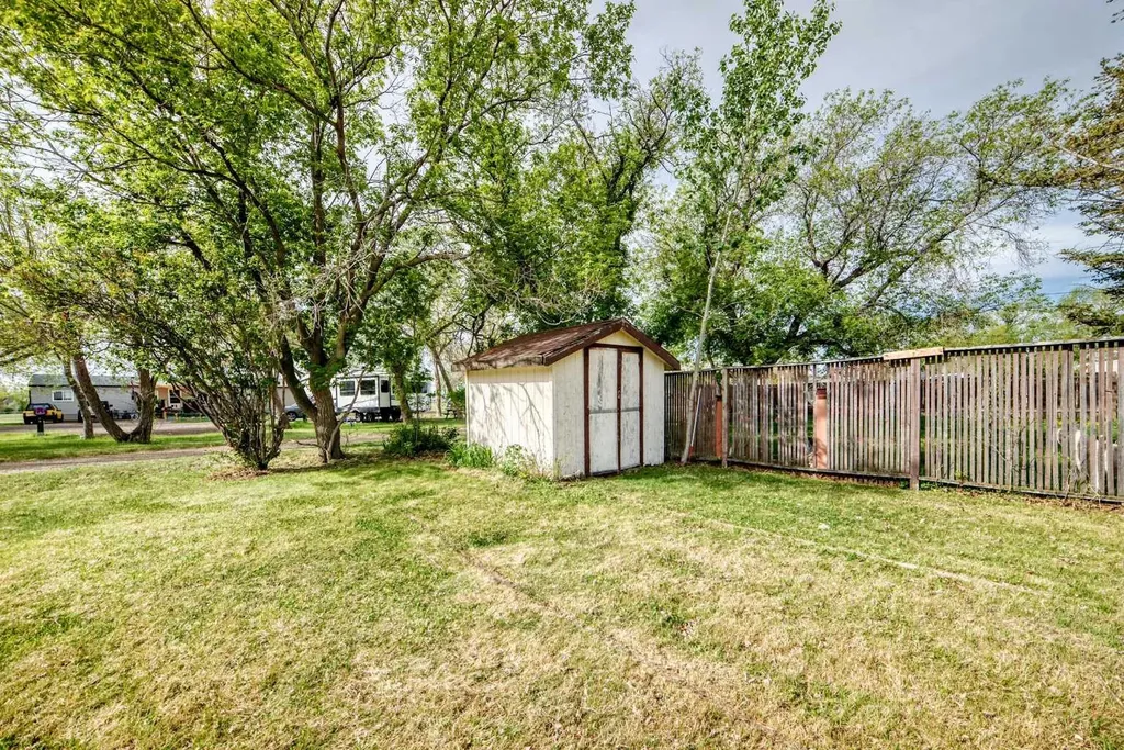 367 47 Avenue W Claresholm AB T0L 0T0