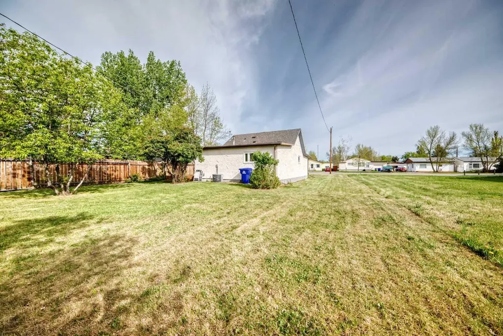 367 47 Avenue W Claresholm AB T0L 0T0