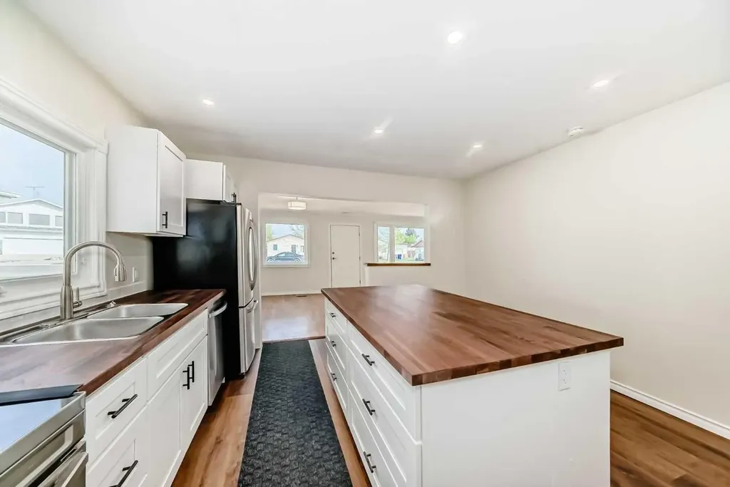 367 47 Avenue W Claresholm AB T0L 0T0