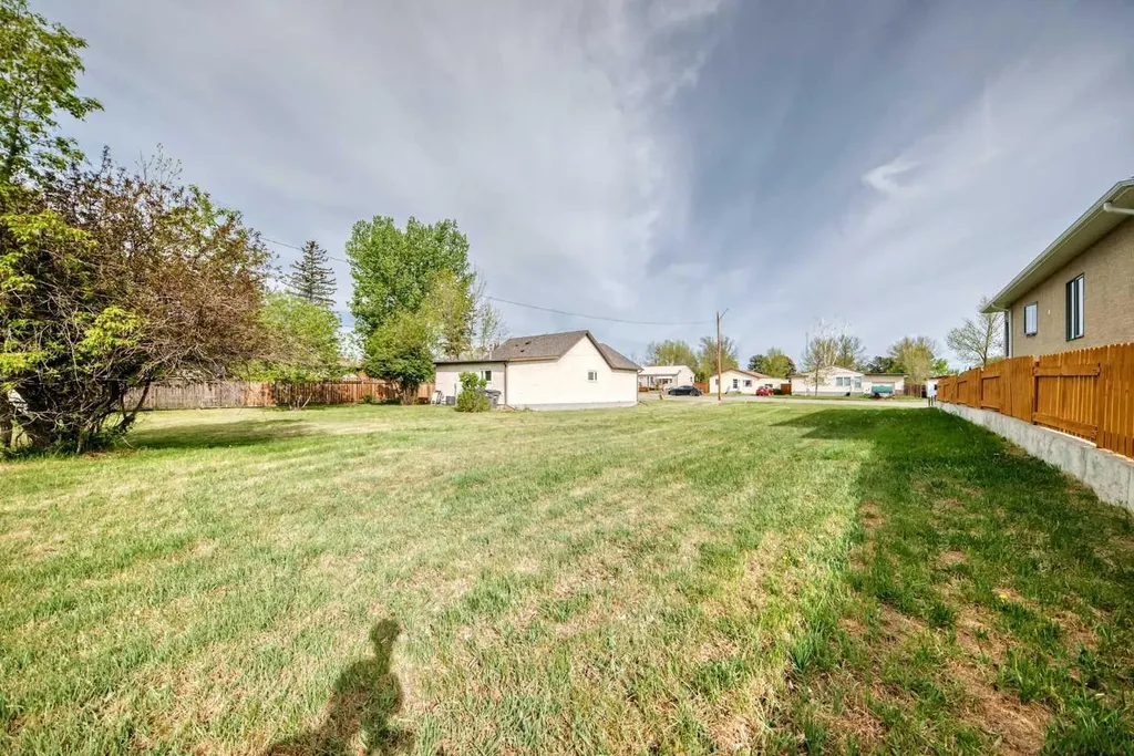 367 47 Avenue W Claresholm AB T0L 0T0
