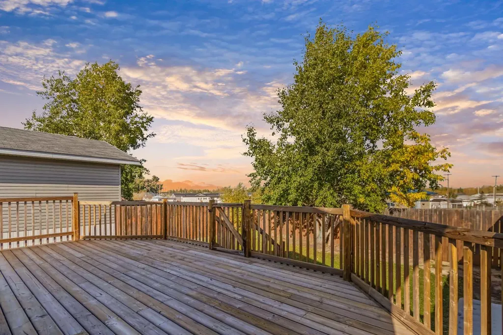 116 Greenwood Place Fort Mcmurray AB T9H 2L9