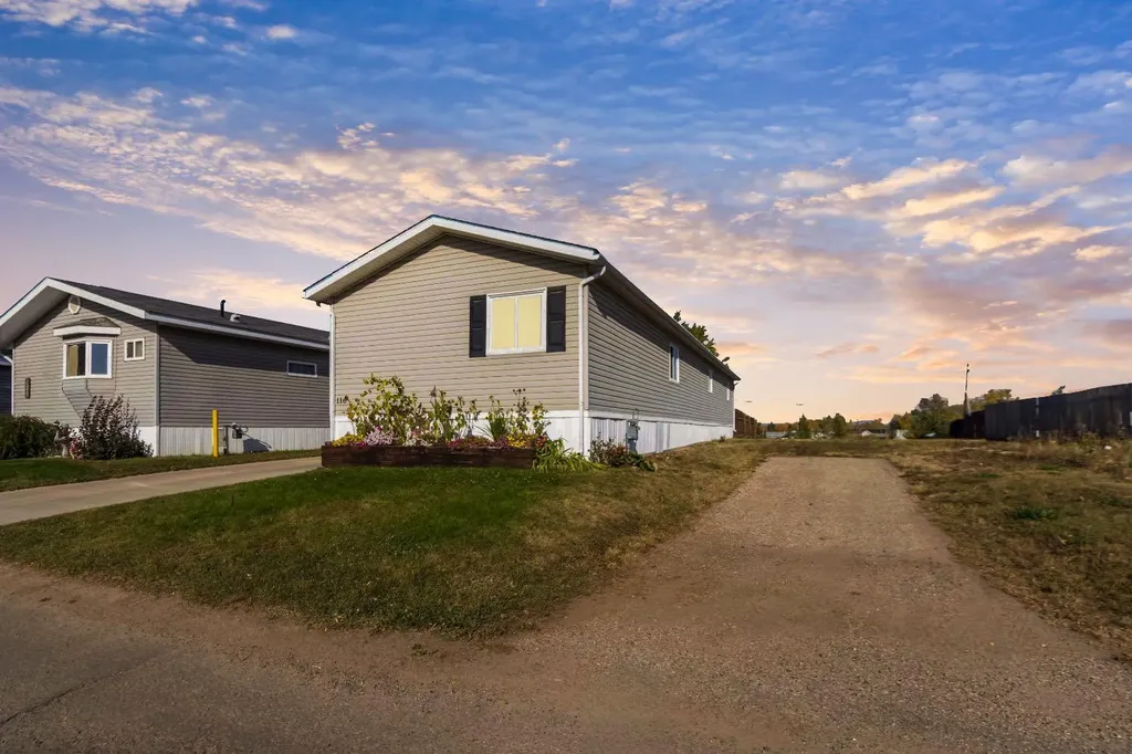 116 Greenwood Place Fort Mcmurray AB T9H 2L9