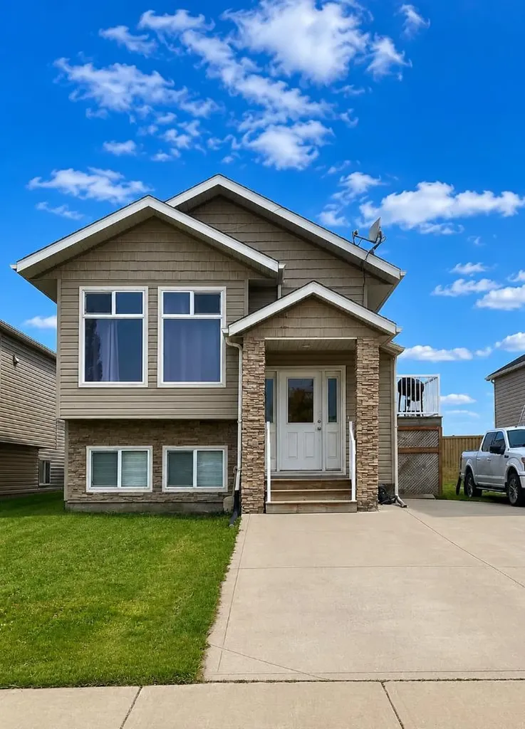 7022 90 Street Grande Prairie AB T8X0C1