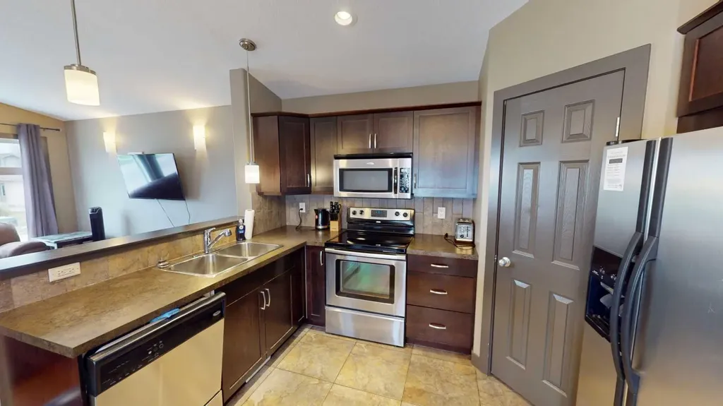 7022 90 Street Grande Prairie AB T8X0C1