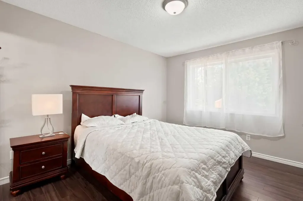 88 Rockyledge Crescent NW Calgary AB T3G 5M9