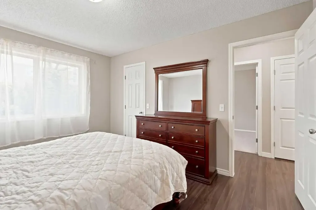 88 Rockyledge Crescent NW Calgary AB T3G 5M9