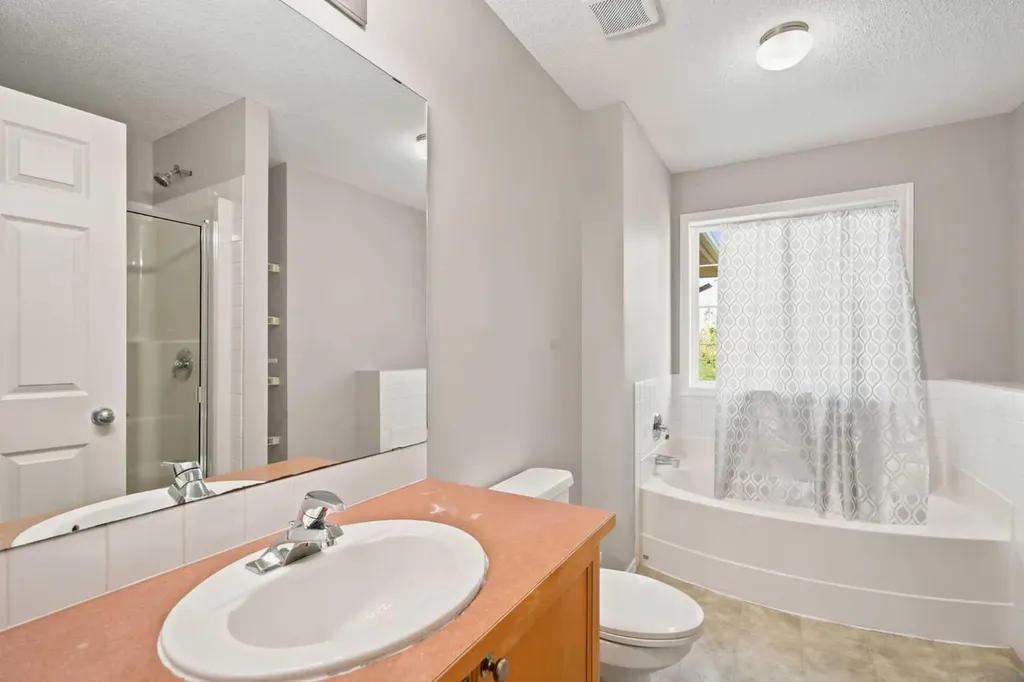 88 Rockyledge Crescent NW Calgary AB T3G 5M9