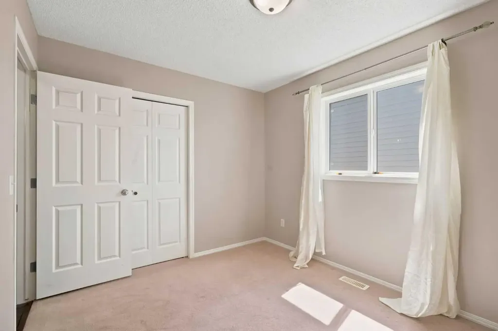 88 Rockyledge Crescent NW Calgary AB T3G 5M9