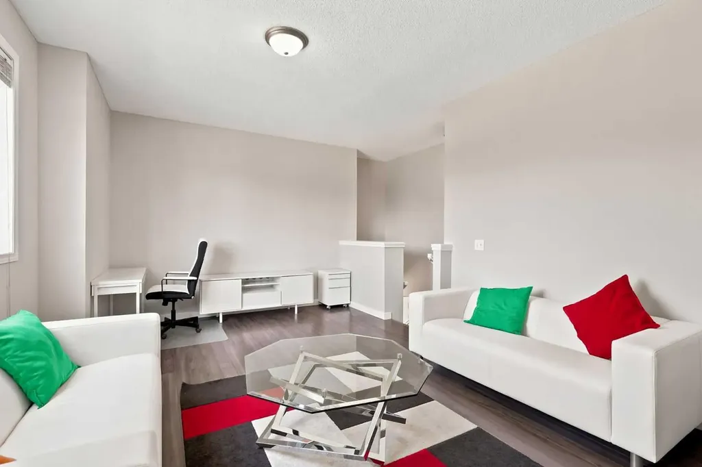 88 Rockyledge Crescent NW Calgary AB T3G 5M9