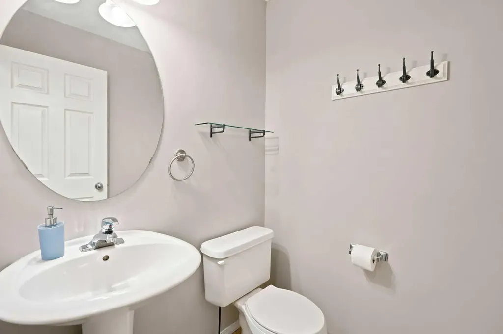 88 Rockyledge Crescent NW Calgary AB T3G 5M9
