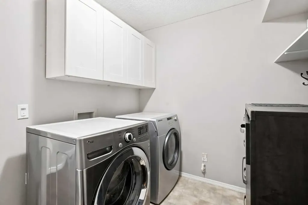88 Rockyledge Crescent NW Calgary AB T3G 5M9