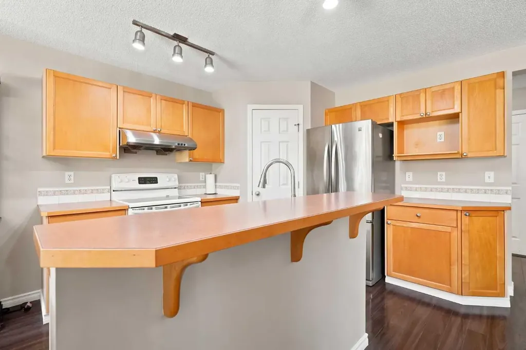 88 Rockyledge Crescent NW Calgary AB T3G 5M9