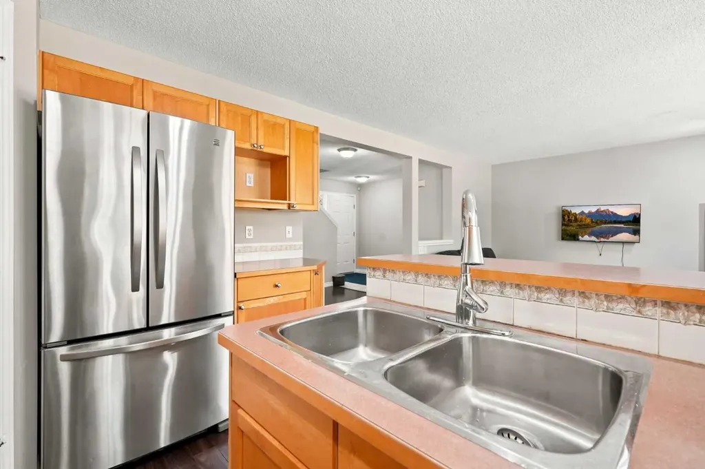 88 Rockyledge Crescent NW Calgary AB T3G 5M9
