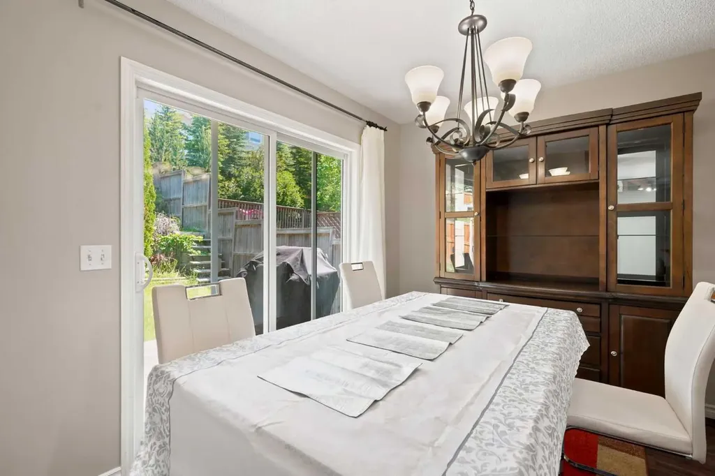 88 Rockyledge Crescent NW Calgary AB T3G 5M9