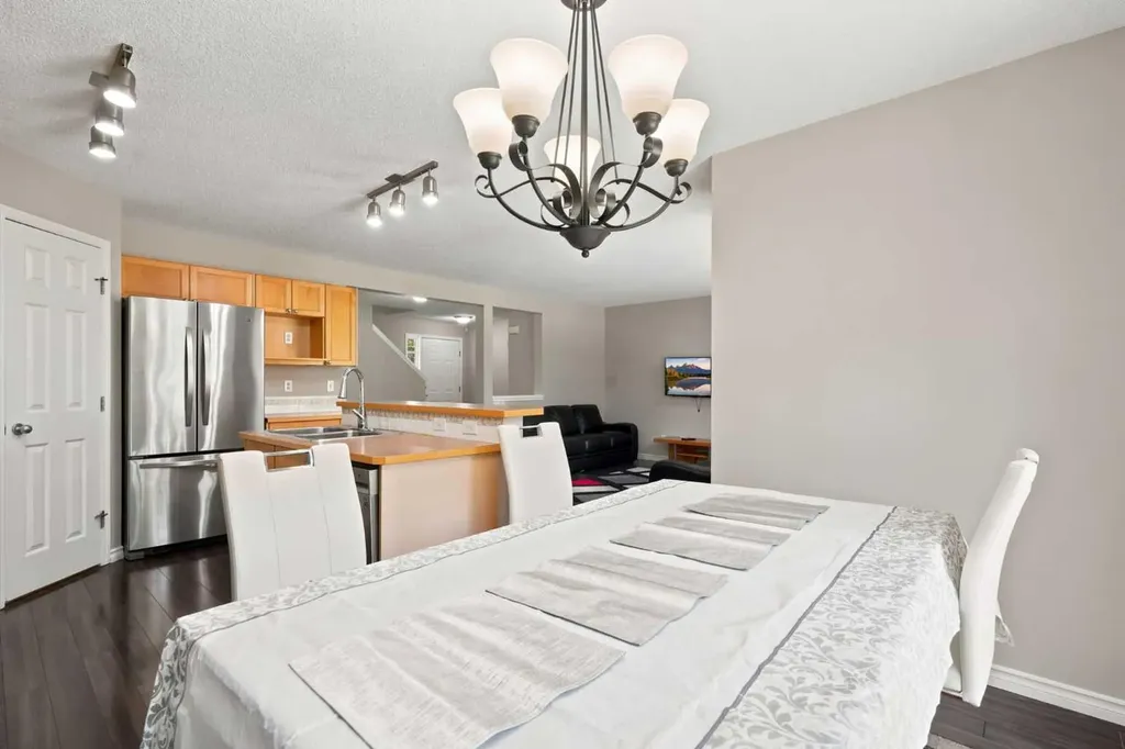 88 Rockyledge Crescent NW Calgary AB T3G 5M9