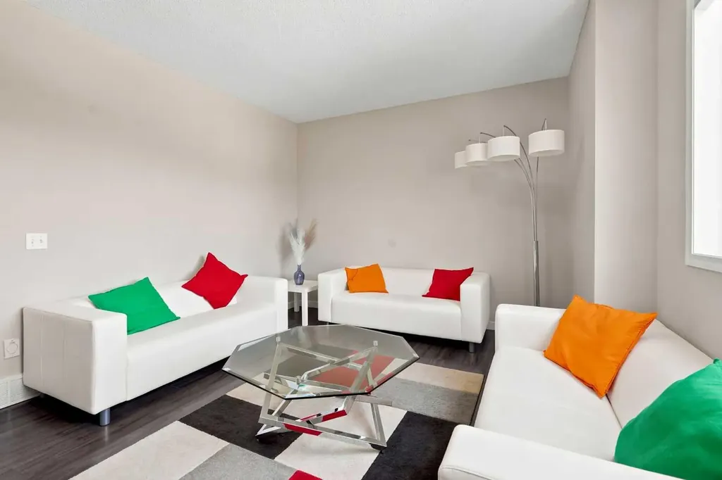 88 Rockyledge Crescent NW Calgary AB T3G 5M9