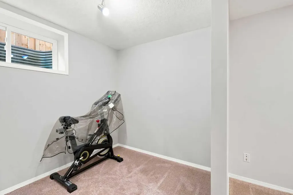 88 Rockyledge Crescent NW Calgary AB T3G 5M9