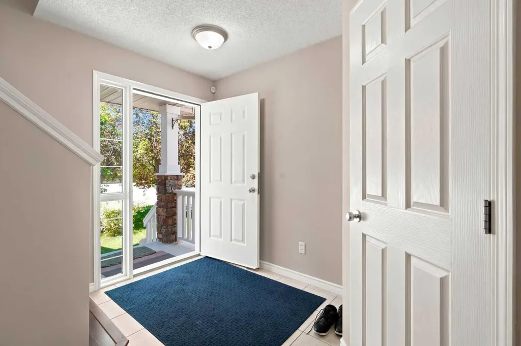 88 Rockyledge Crescent NW Calgary AB T3G 5M9