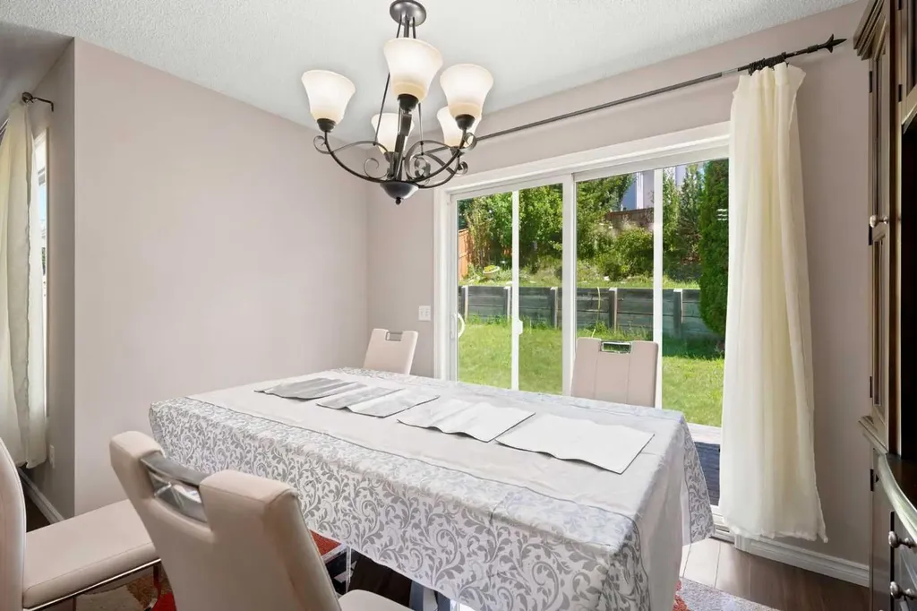 88 Rockyledge Crescent NW Calgary AB T3G 5M9