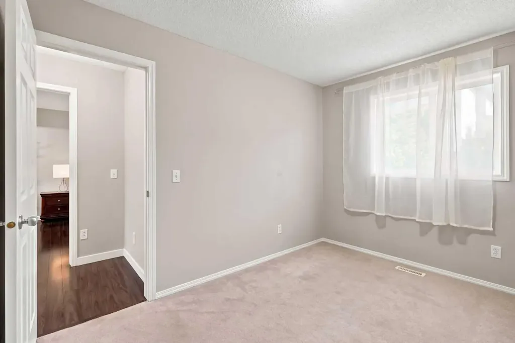 88 Rockyledge Crescent NW Calgary AB T3G 5M9