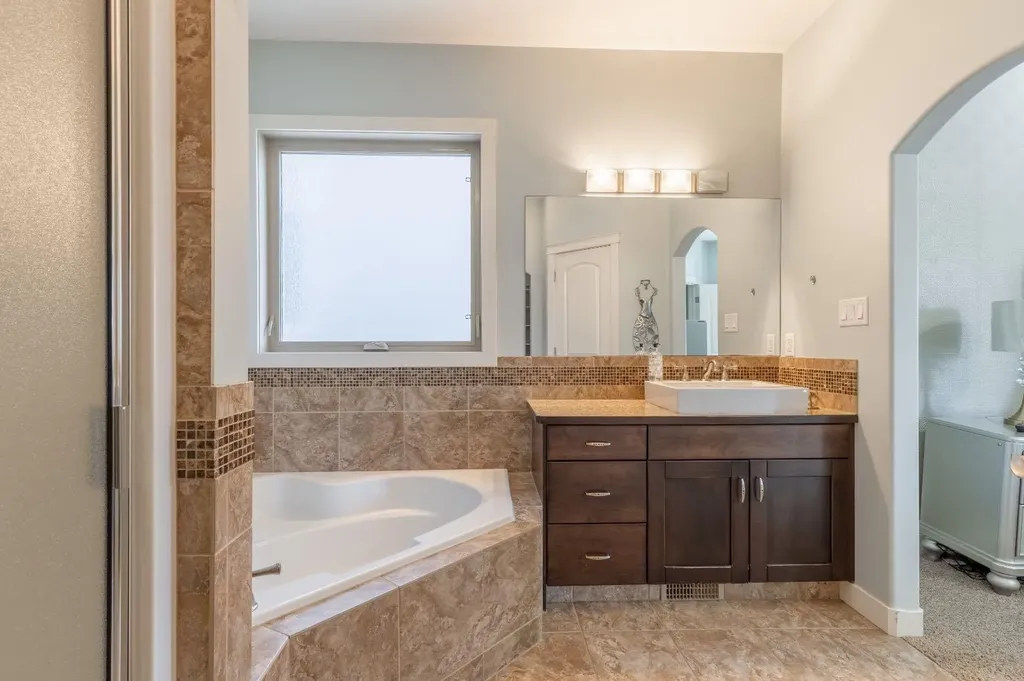525 Edinburgh Road W Lethbridge AB T1J 5A8