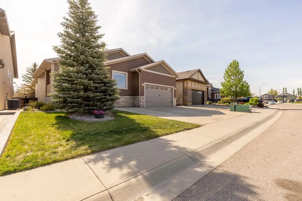 525 Edinburgh Road W Lethbridge AB T1J 5A8