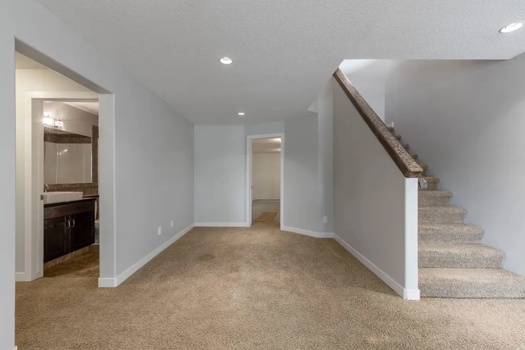 525 Edinburgh Road W Lethbridge AB T1J 5A8