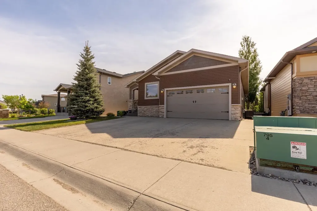 525 Edinburgh Road W Lethbridge AB T1J 5A8
