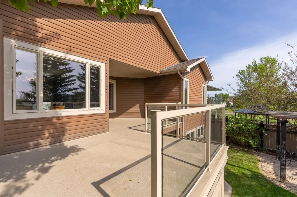 525 Edinburgh Road W Lethbridge AB T1J 5A8