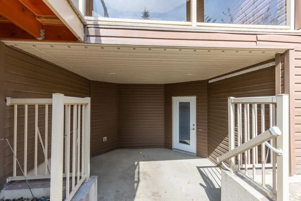 525 Edinburgh Road W Lethbridge AB T1J 5A8