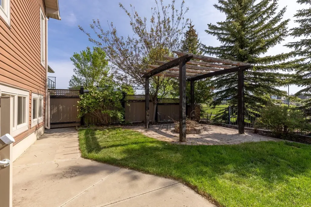 525 Edinburgh Road W Lethbridge AB T1J 5A8