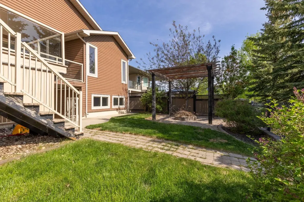 525 Edinburgh Road W Lethbridge AB T1J 5A8