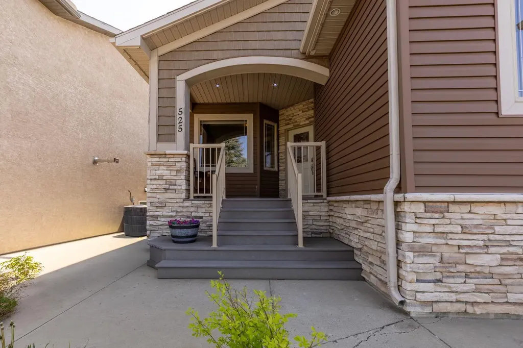 525 Edinburgh Road W Lethbridge AB T1J 5A8