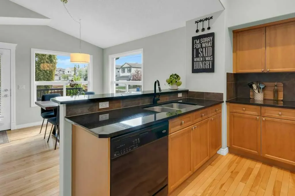 36 Rockyspring Rise NW Calgary AB T3G 5Z9