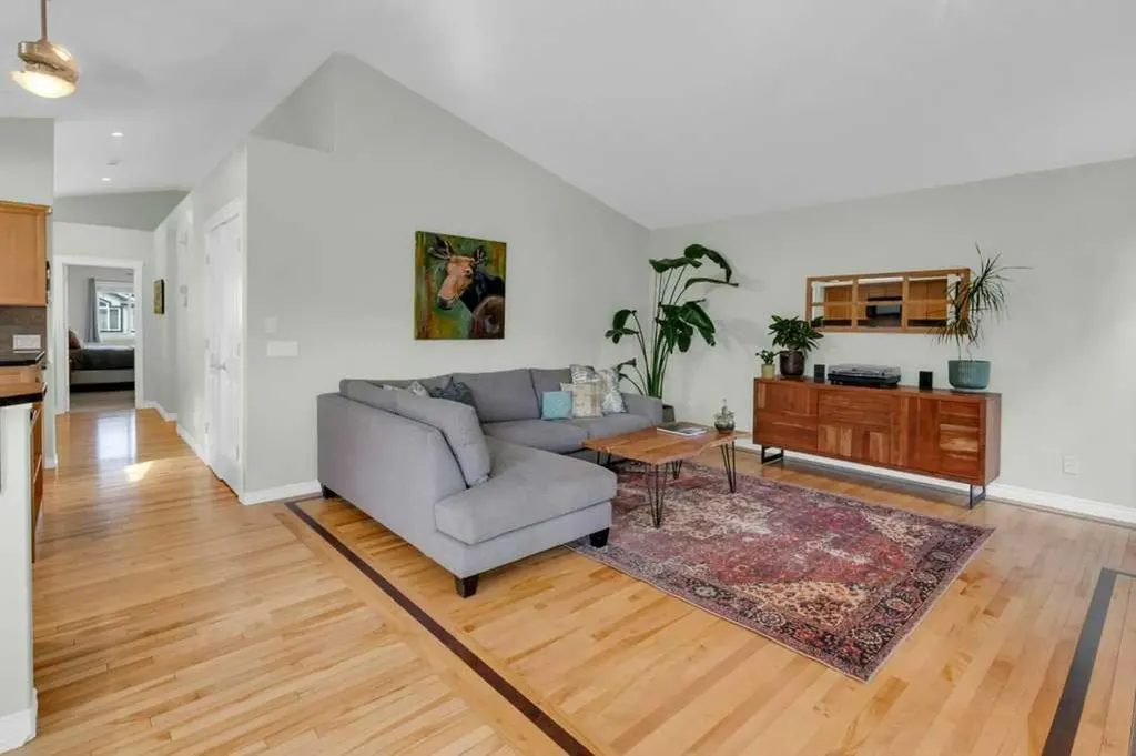 36 Rockyspring Rise NW Calgary AB T3G 5Z9