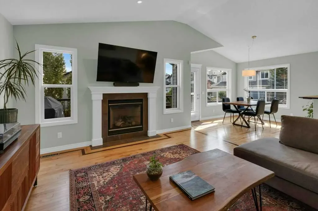 36 Rockyspring Rise NW Calgary AB T3G 5Z9