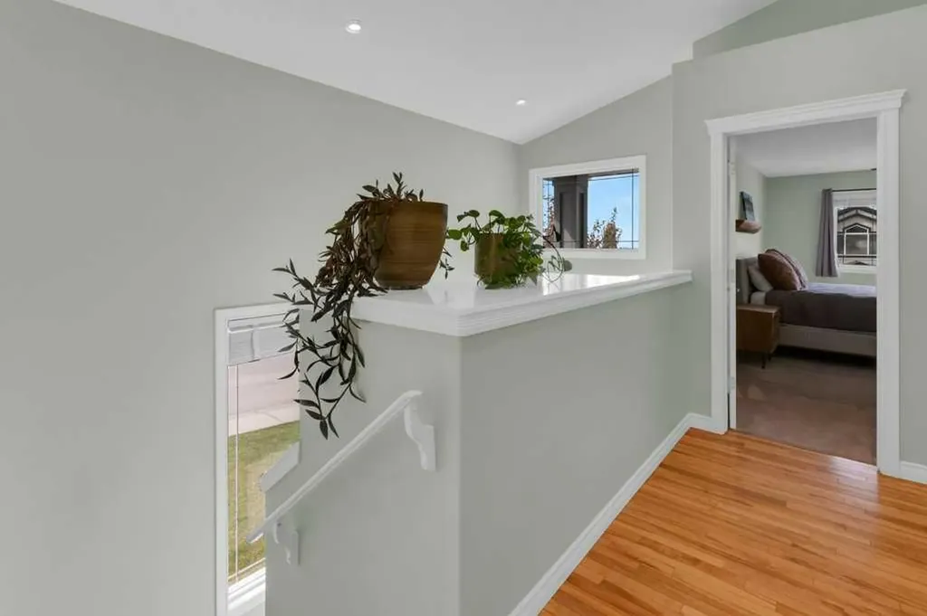 36 Rockyspring Rise NW Calgary AB T3G 5Z9