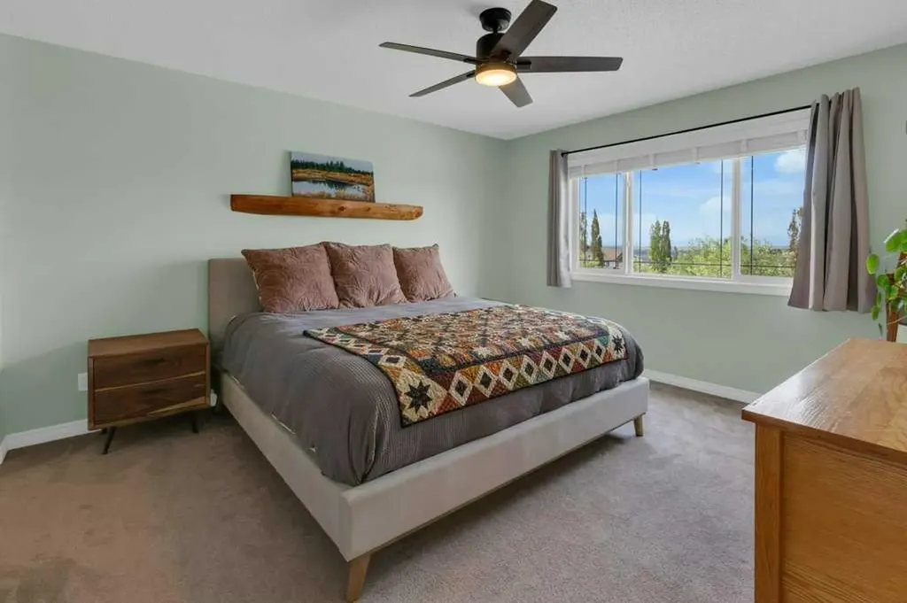 36 Rockyspring Rise NW Calgary AB T3G 5Z9