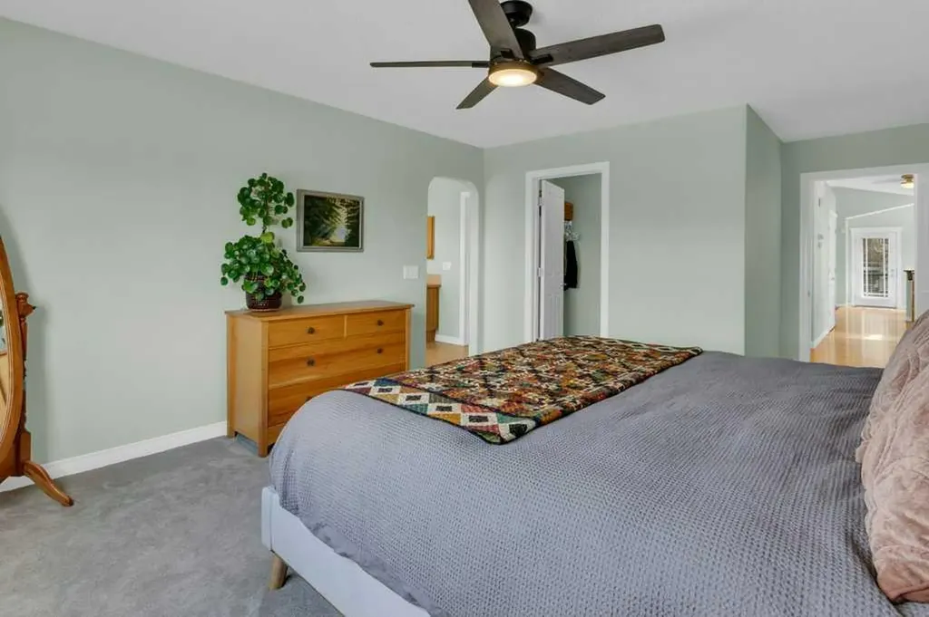 36 Rockyspring Rise NW Calgary AB T3G 5Z9