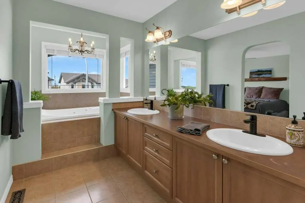 36 Rockyspring Rise NW Calgary AB T3G 5Z9