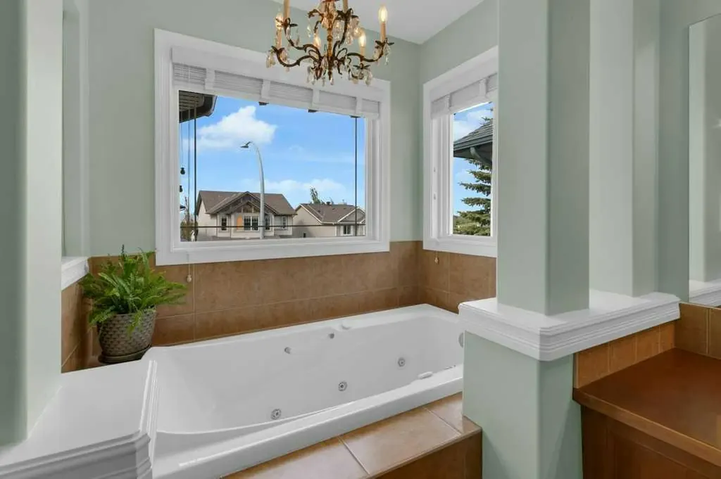 36 Rockyspring Rise NW Calgary AB T3G 5Z9
