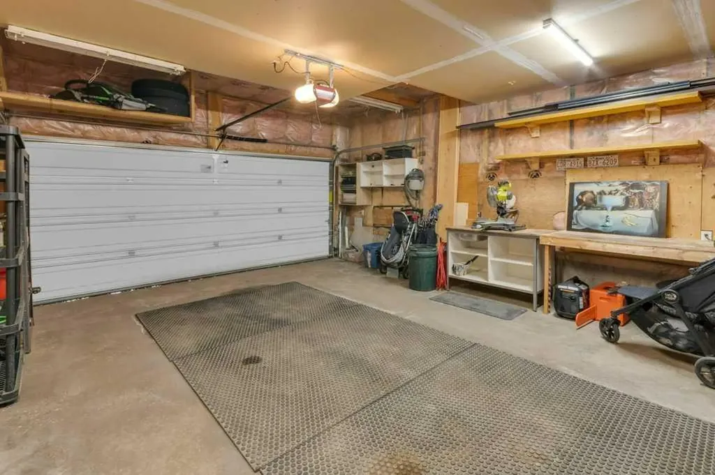 36 Rockyspring Rise NW Calgary AB T3G 5Z9