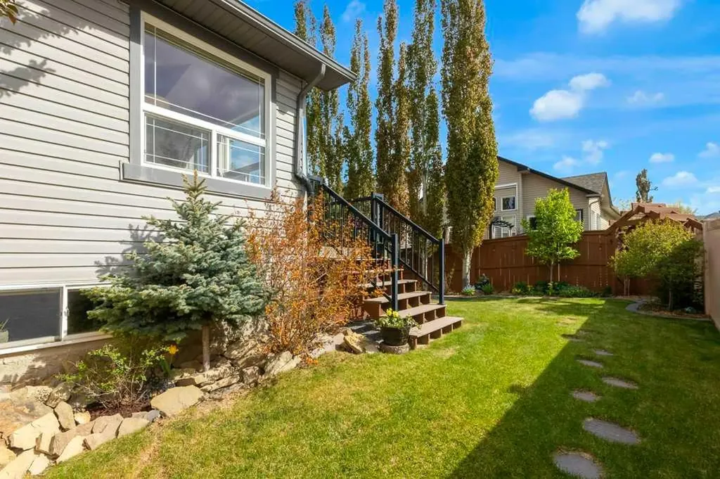 36 Rockyspring Rise NW Calgary AB T3G 5Z9
