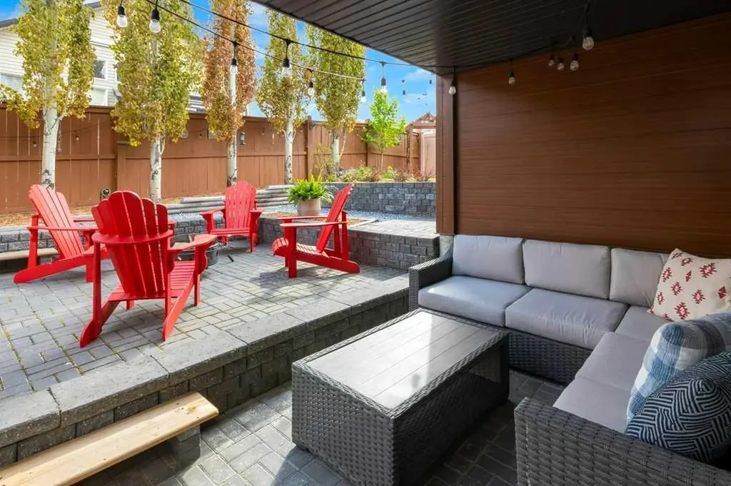 36 Rockyspring Rise NW Calgary AB T3G 5Z9