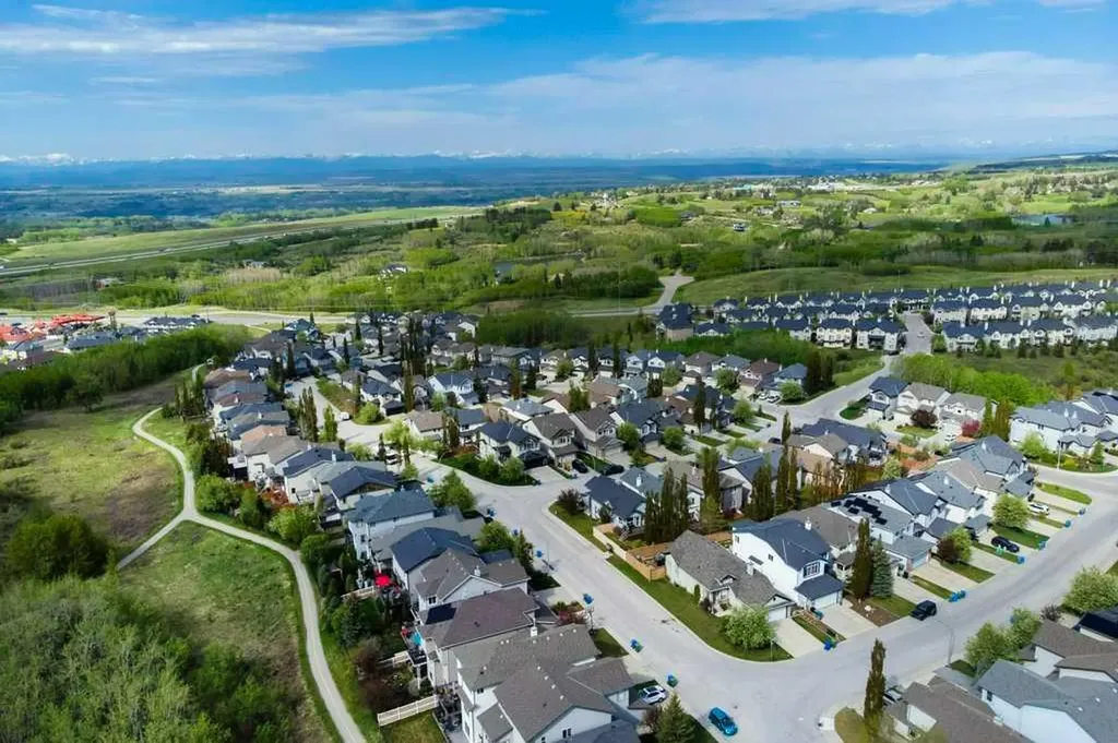 36 Rockyspring Rise NW Calgary AB T3G 5Z9