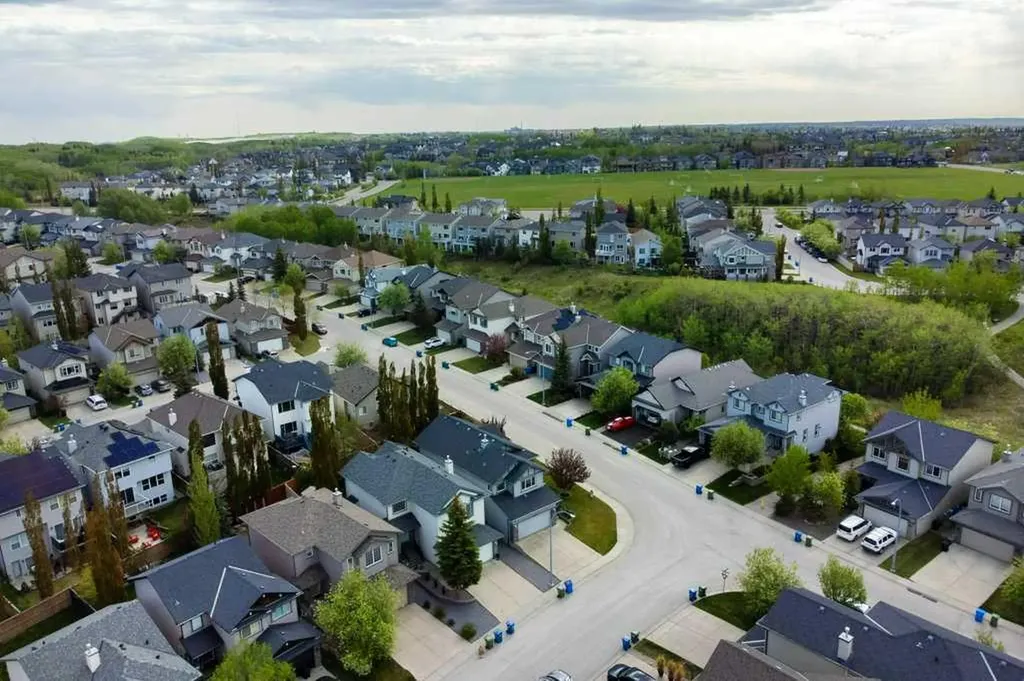 36 Rockyspring Rise NW Calgary AB T3G 5Z9