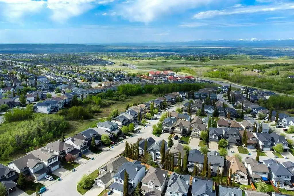 36 Rockyspring Rise NW Calgary AB T3G 5Z9